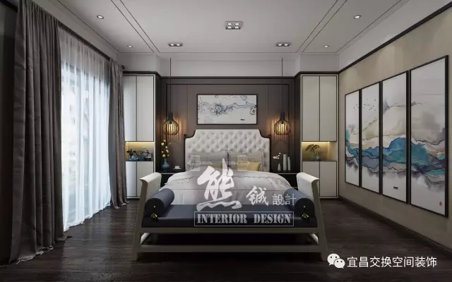 新中式风格的卧室设计，不拘泥于传统的中式元素，而是在继承古典的基础上融入现代的特色，例如吊灯设计，将两者有机地统一起来，表达出现代人对于新的精神境界的追求。